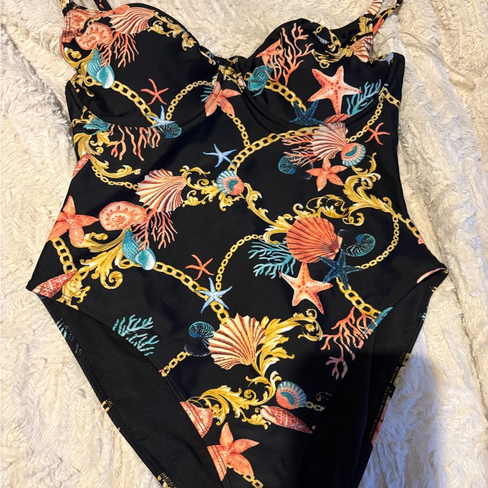 Women’s Swimsuit never wore